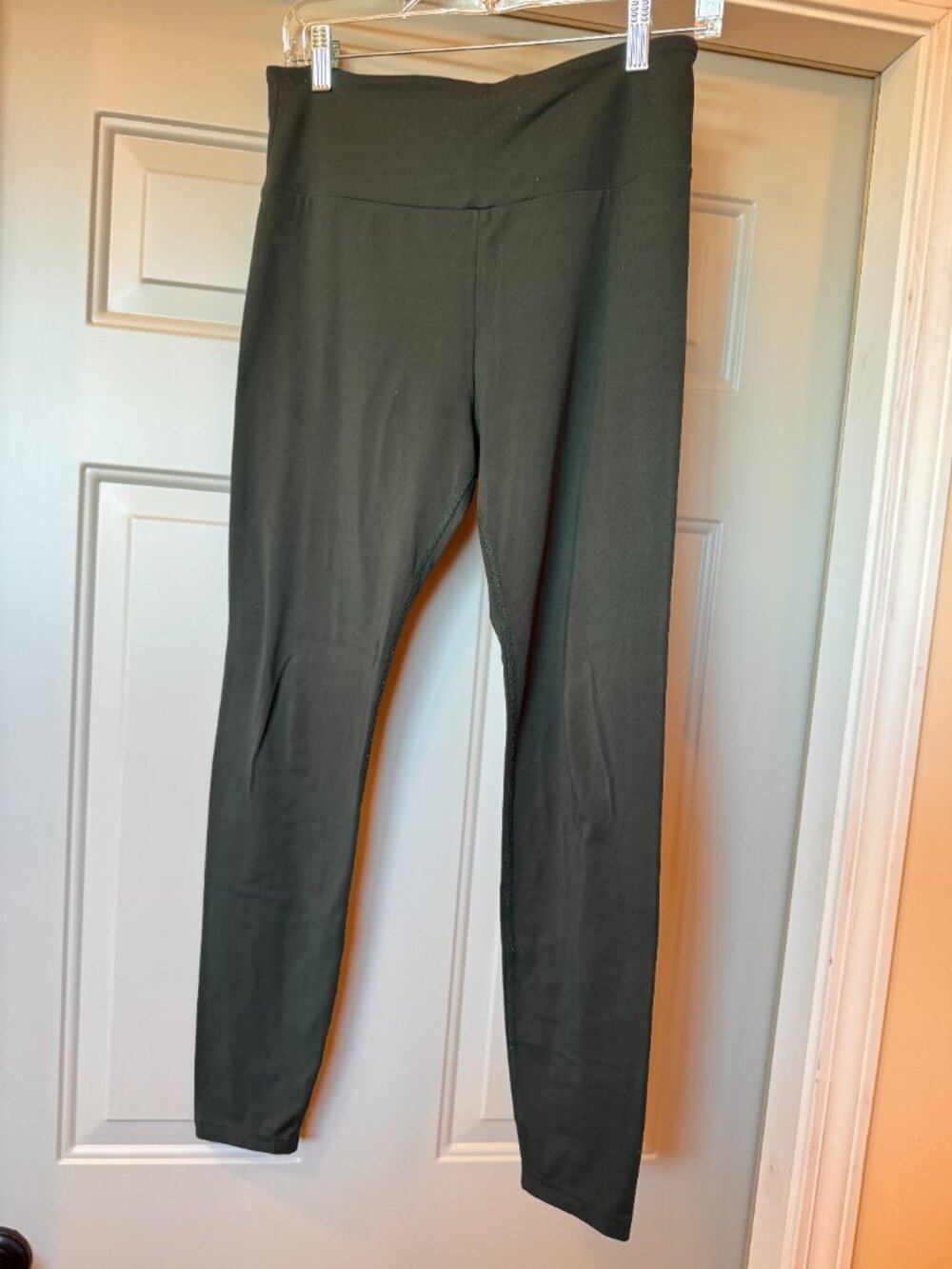 Lou & Grey Hunter Green Leggings Size Medium – Soft Stretch Pull-On